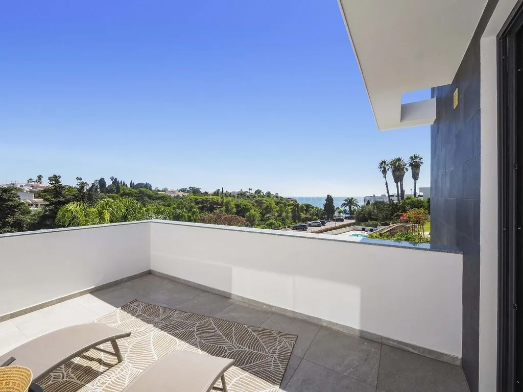 Balcon - Contemporary Villa with Pool in Lagoa