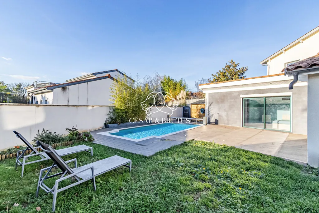 Bassein - Renovated 4-Bed House with Pool in Tassin-la-Demi-Lune