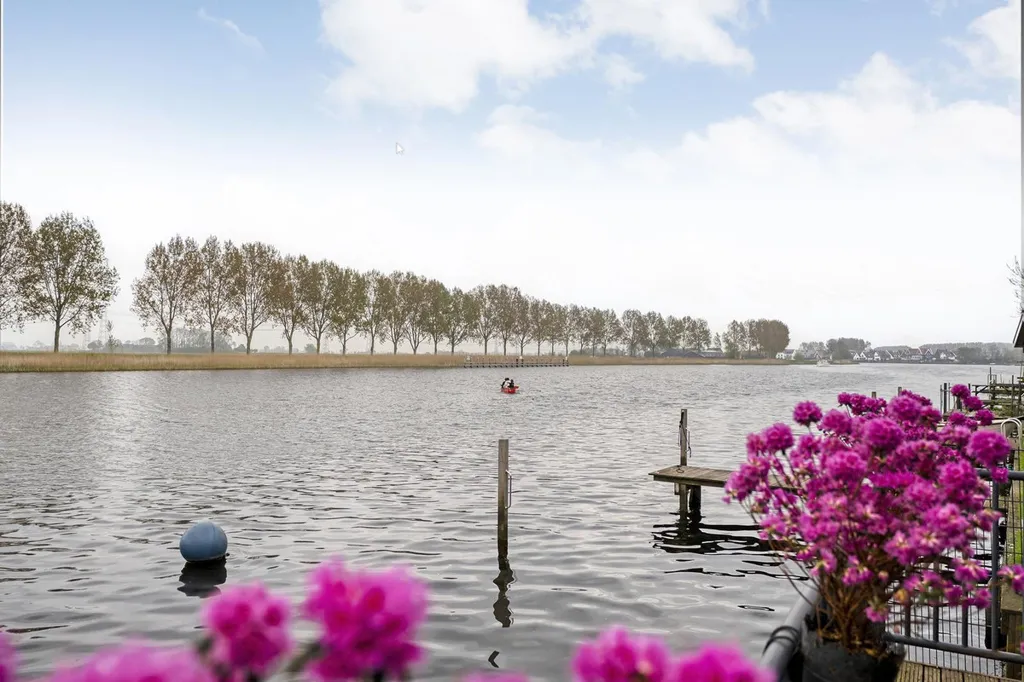 Floating House with Private Dock in IJsselmuiden