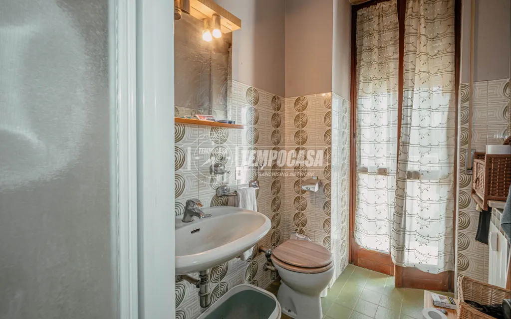 Salles de bain - Renovated Apartment with Balconies in Vigevano