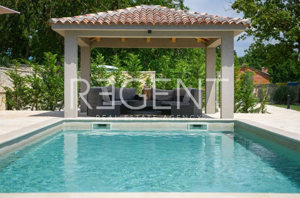 Piscina - Designer Villa with Pool in Tinjan