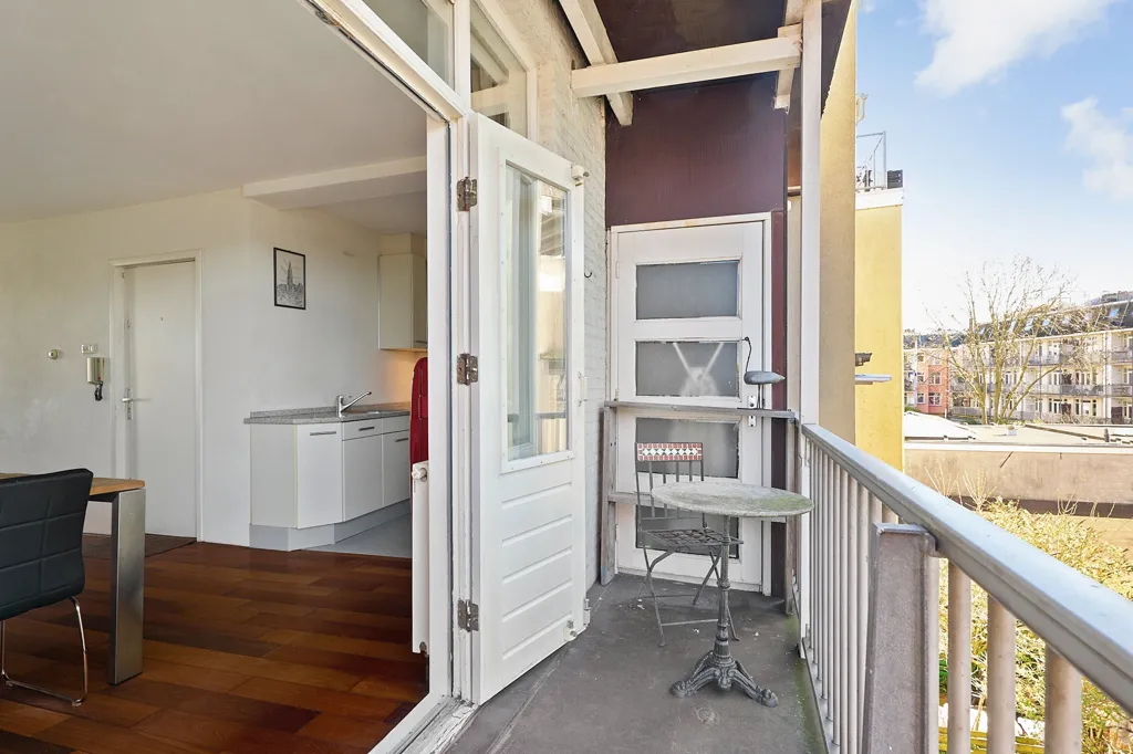 Balcone - Apartment with South-Facing Balcony in Amsterdam