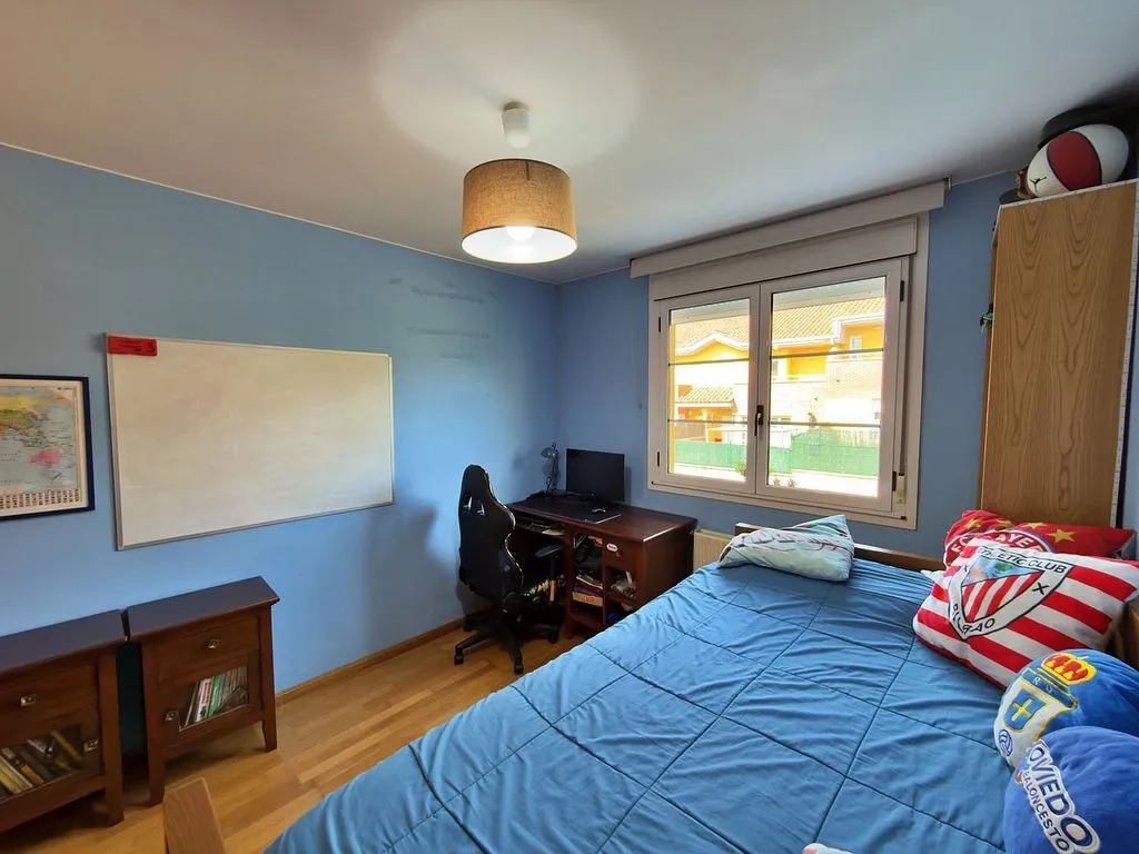 Chambres - Semi-Detached House with Pool in Llanera