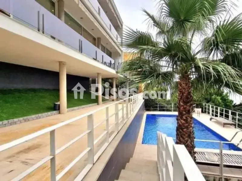 Piscine - Villa with Pool on Avinguda del Mediterrani