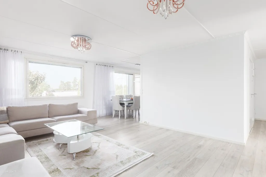 Séjour - Spacious Apartment with Garden in Kivenlahti, Espoo