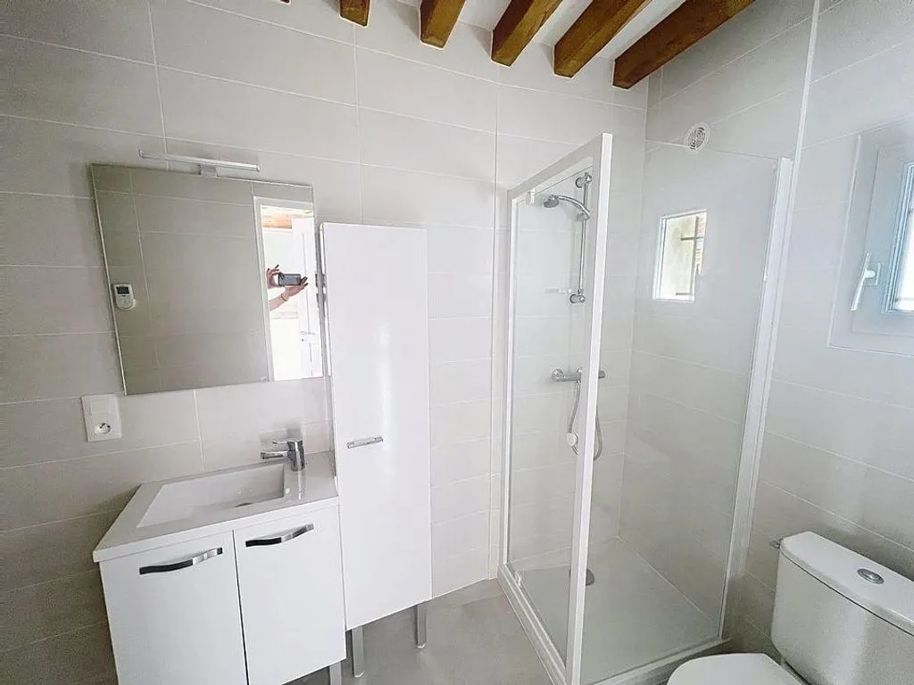 Salles de bain - Corps de Ferme Rénové avec Potentiel Locatif à Proximité