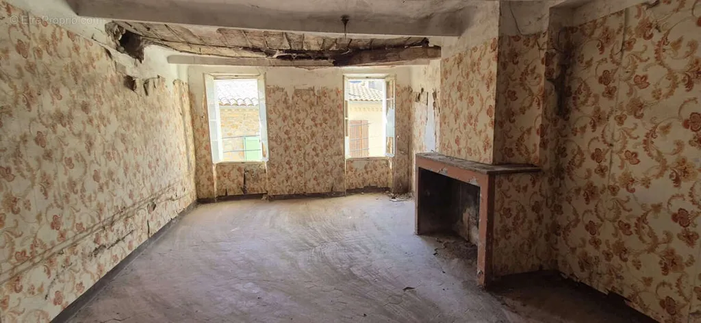 Rooms - Village House for Renovation in Cabasse