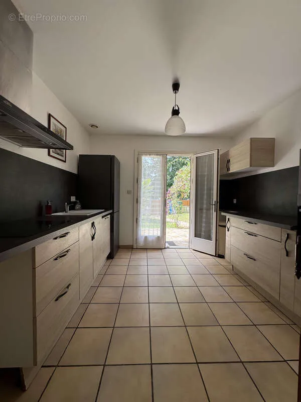 Cuisine - Bungalow avec jardin à Landouge