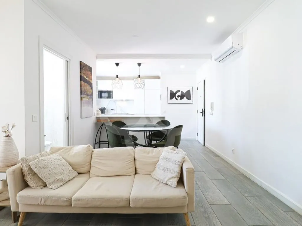 Séjour - 2-Bedroom Flat with Balcony in Largo do Rato, Lisbon