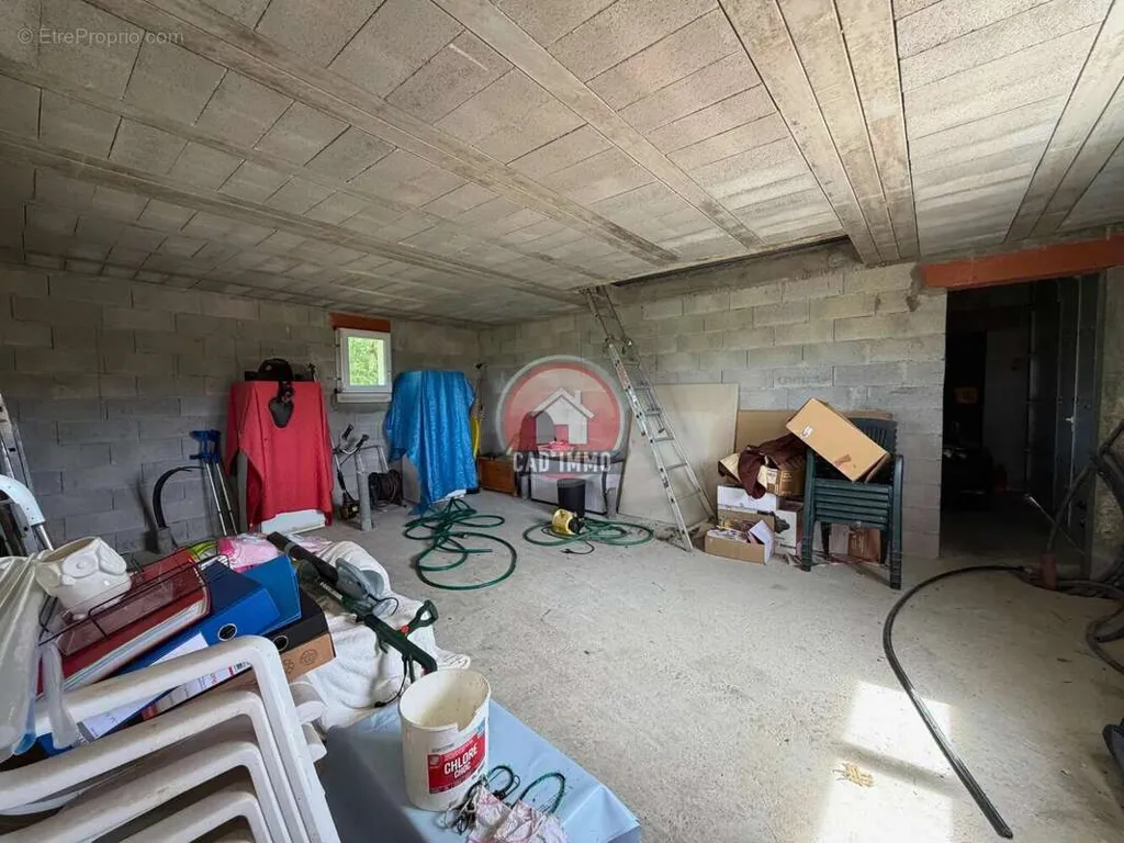 Garage - Maison Contemporaine avec Piscine près de Bergerac