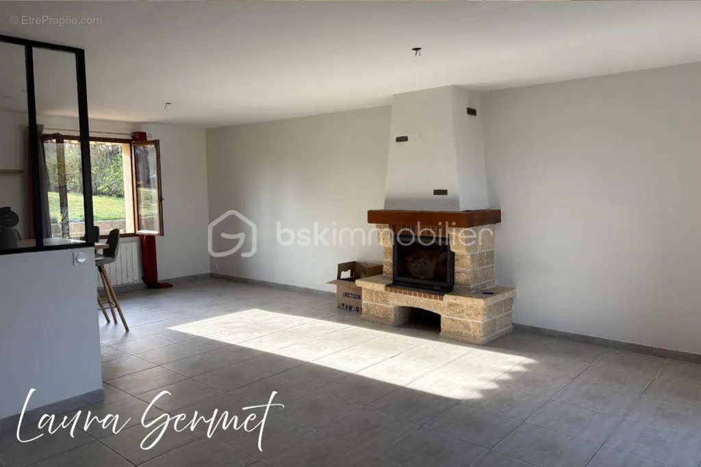 Séjour - Pavillon de Plain-Pied avec Terrasse à Dampierre-en-Graçay
