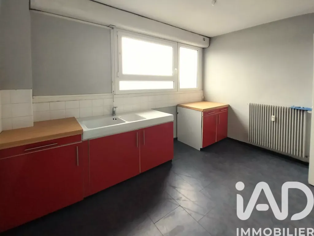 Köök - Bright 2-Bed Flat with Balcony in Limoges