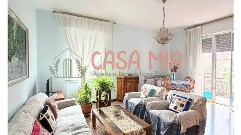 Séjour - Spacious Apartment with Balcony in Piacenza