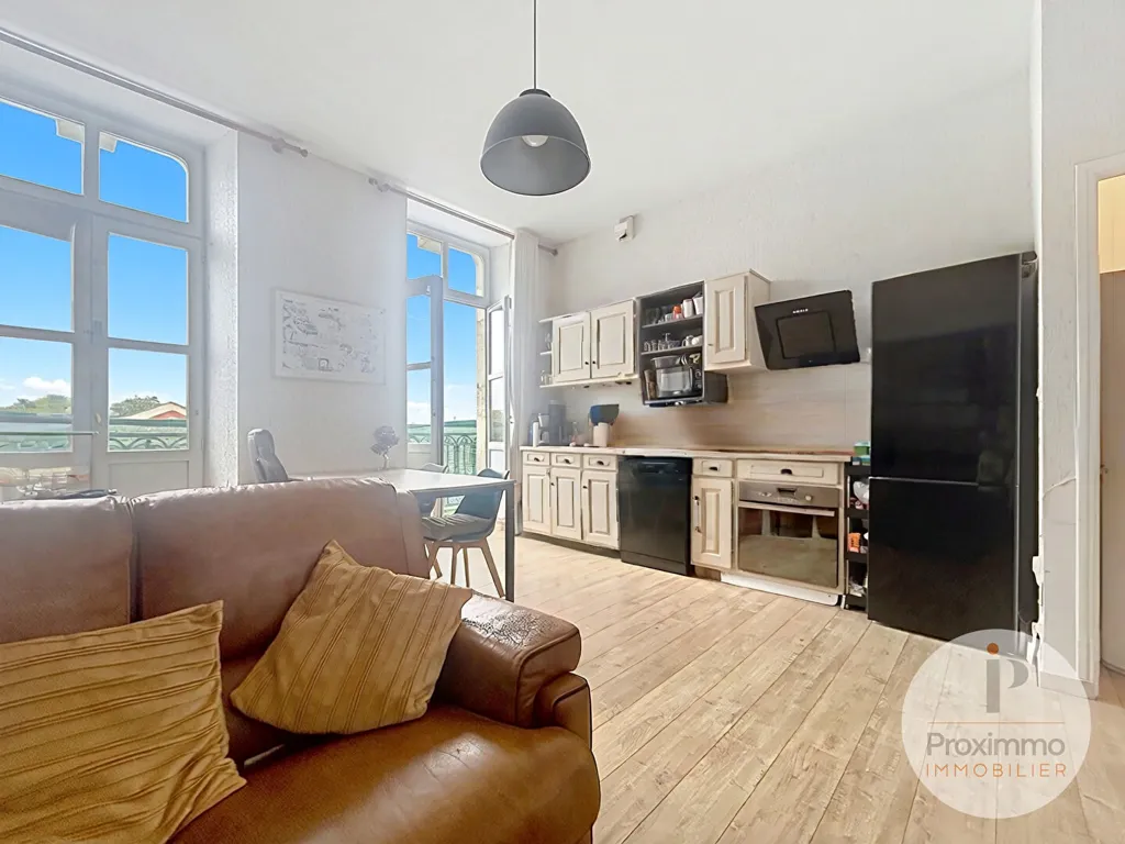 Séjour - Appartement 3 Pièces avec Vue Port à Redon