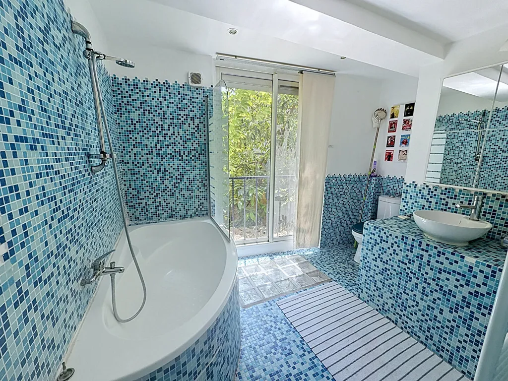 Salles de bain - Maison Charmante avec Terrasse à Avignon