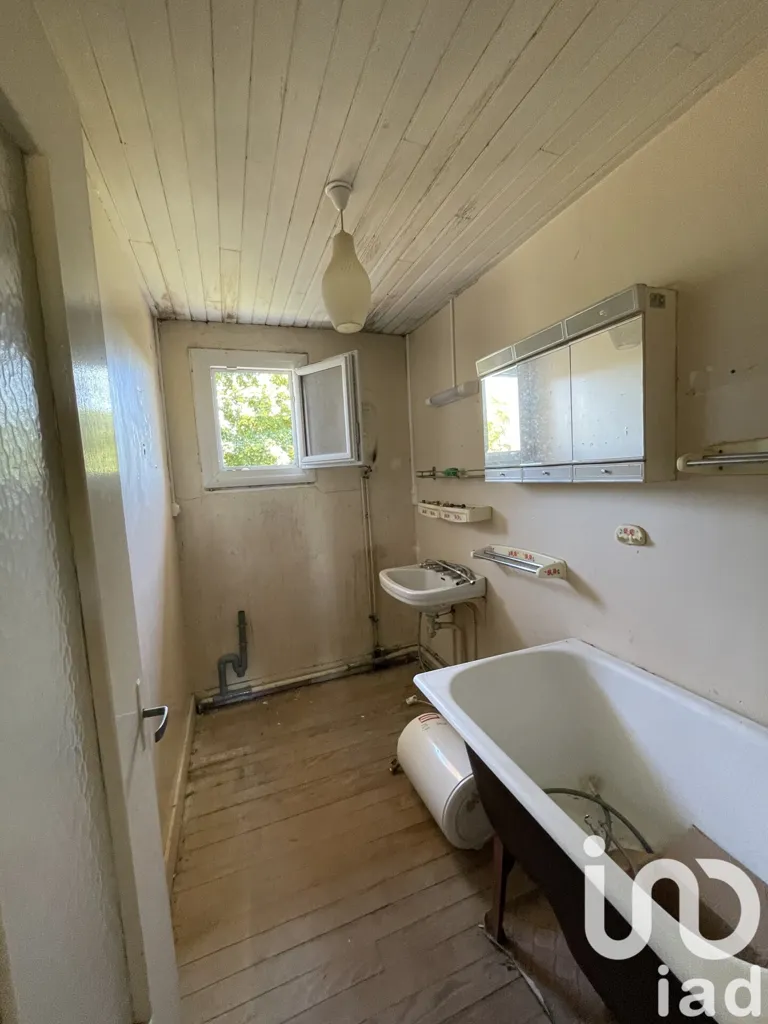 Salles de bain - Maison à Rénover au Centre de Baignes