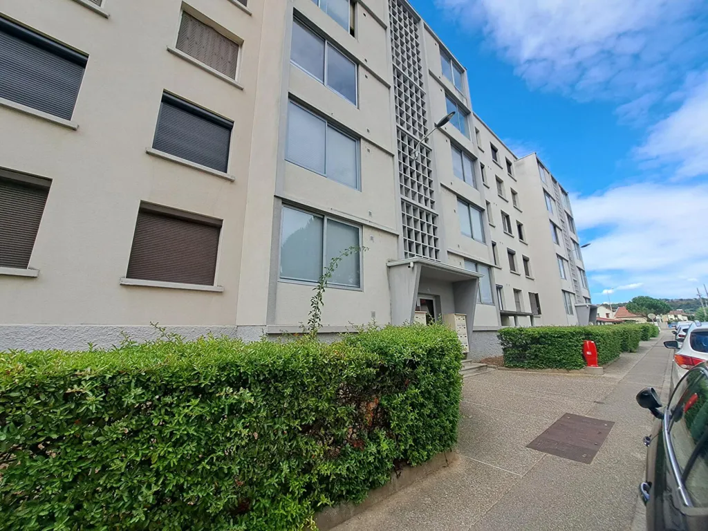 Exterior - 4-Piece Apartment with Balcony in Roussillon