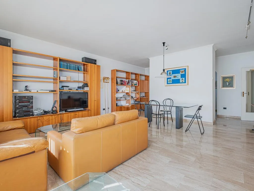 Séjour - South-Facing Apartment with Terrace in Rome