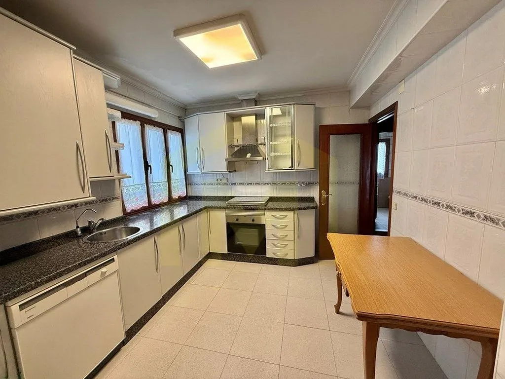 Köök - Patio-Facing Flat with Mountain Views in Tenderina Alta