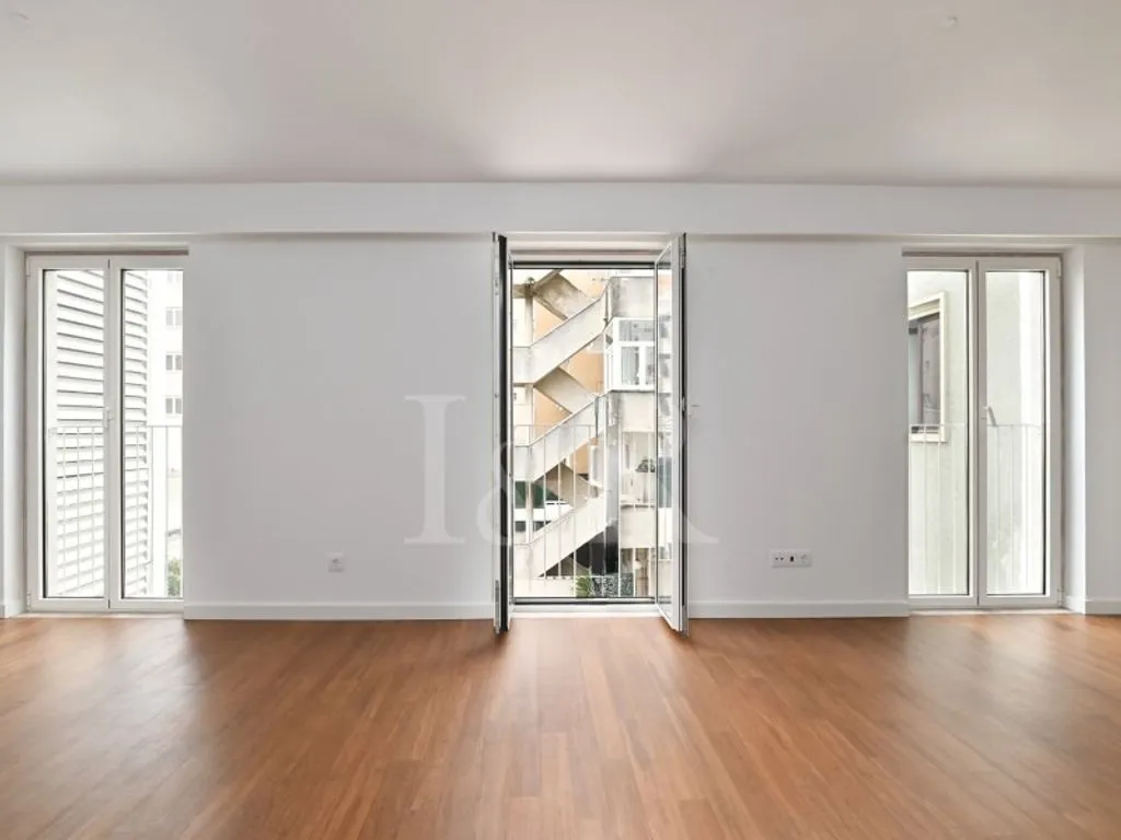 Pièces - Luxury Apartment with Balcony in Lisbon