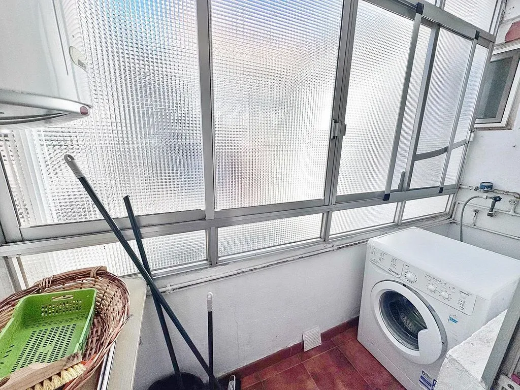 Pesuköök - Apartment with Garden Access in Elda