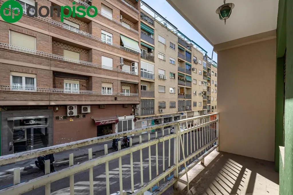 Balcon - Apartment with Terrace in Granada