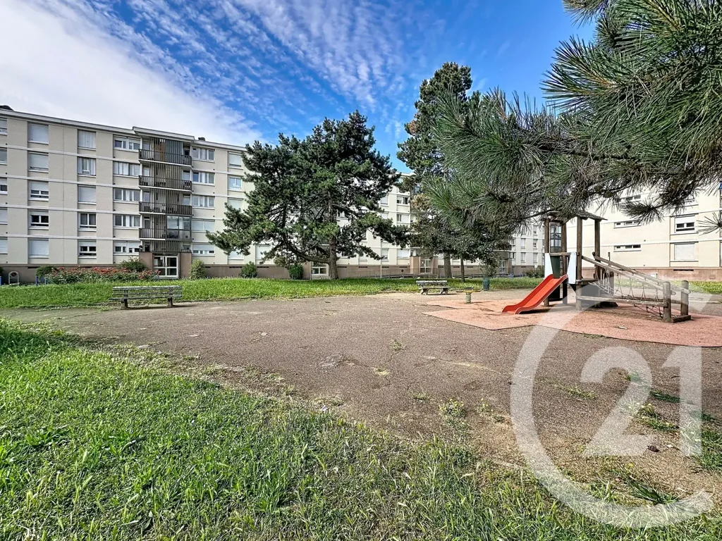 Aed - 3-Bed Apartment with Balcony in Corbas