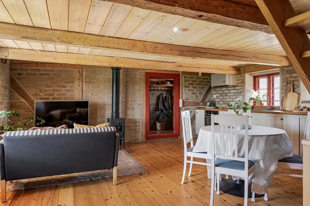 Söögituba - Historic Cross-Vaulted Farmhouse with Restaurant in Halland