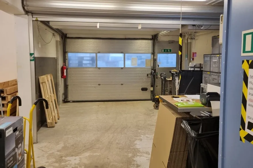 Garaaž - Warehouse with Office Space in Stueplan