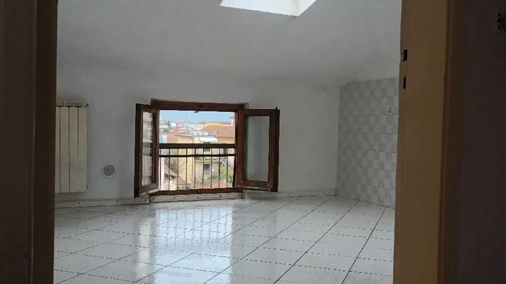 Rooms - Mansarded Apartment with Velux Windows in Prato