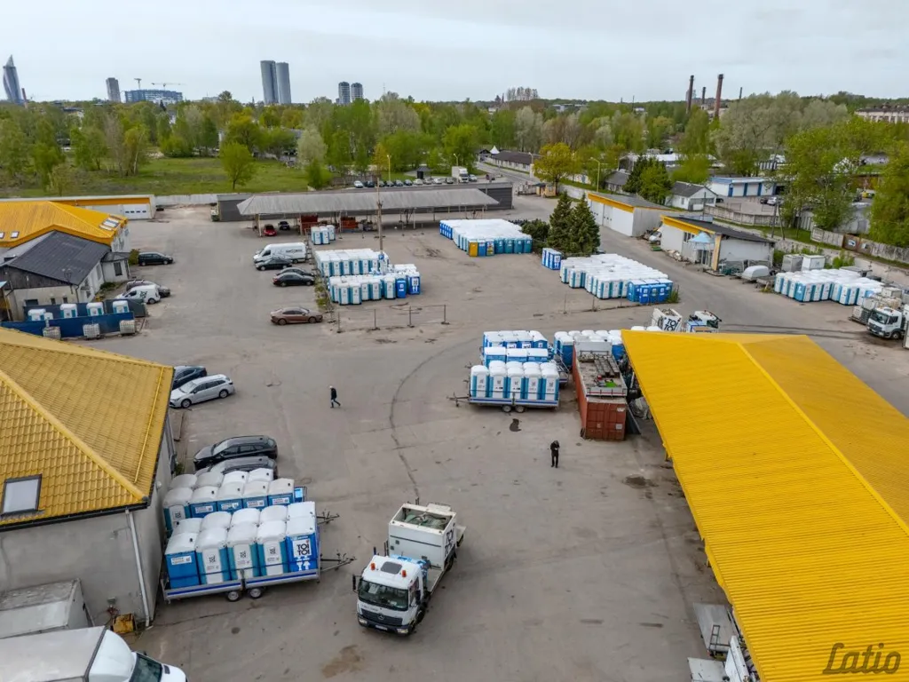 Õhuvaade - Commercial Space with Extensive Asfaltēta Area in Riga