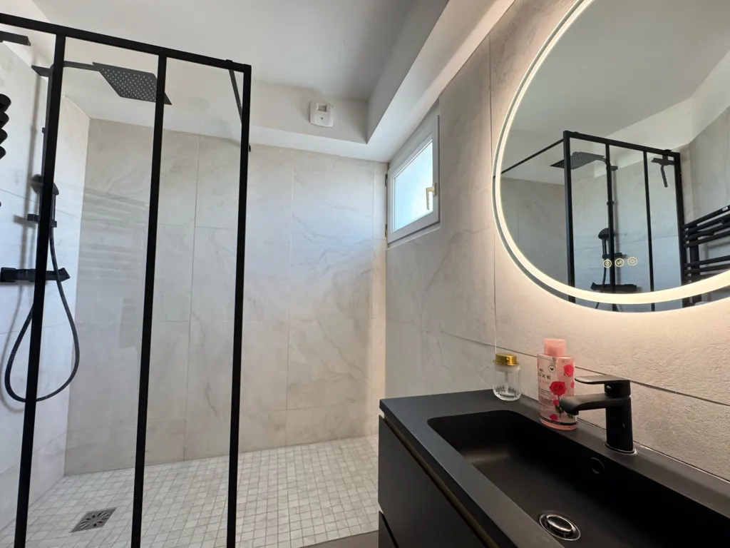 Vannitoad - Renovated Duplex with Balcony in Pontault-Combault