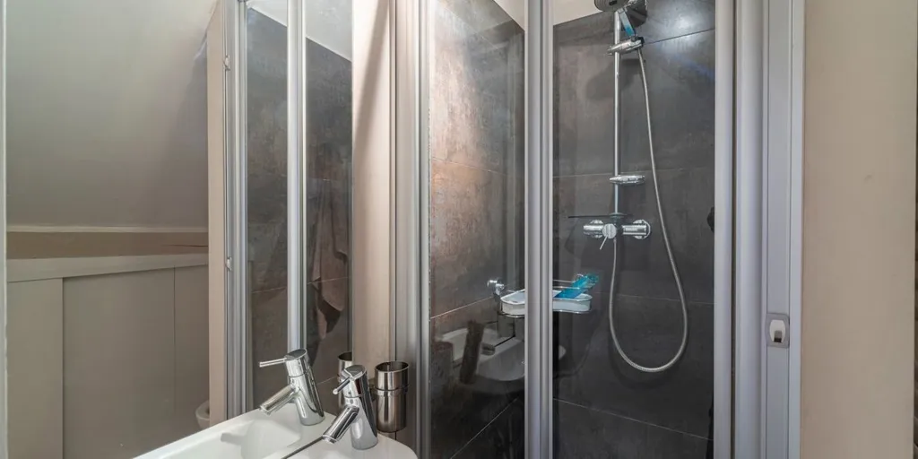 Bathrooms - Apartment with Lift in Elsene