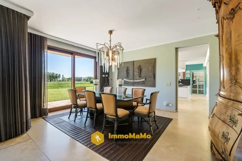 Salle à manger - Villa avec Piscine Intérieure et Écuries à Mendonk