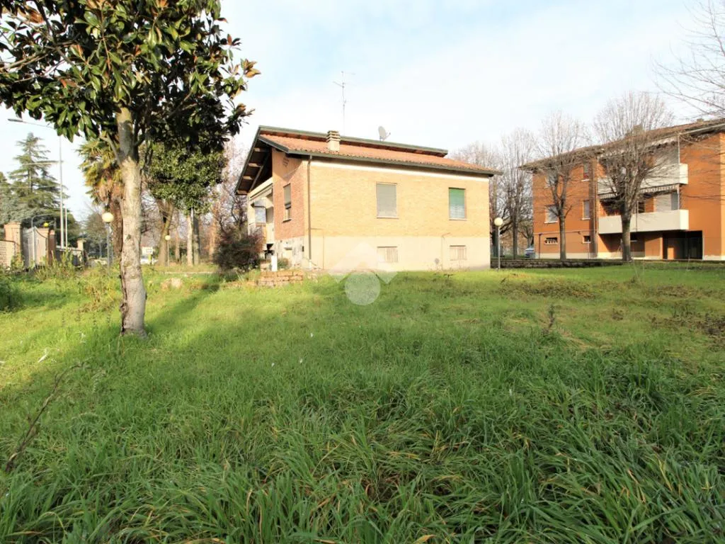 Aed - Buildable Plot with Garden in Montechiarugolo