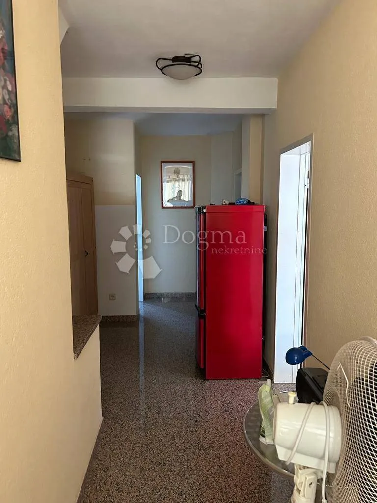 Entrée - Spacious Family House with Multiple Terraces in Valbandon