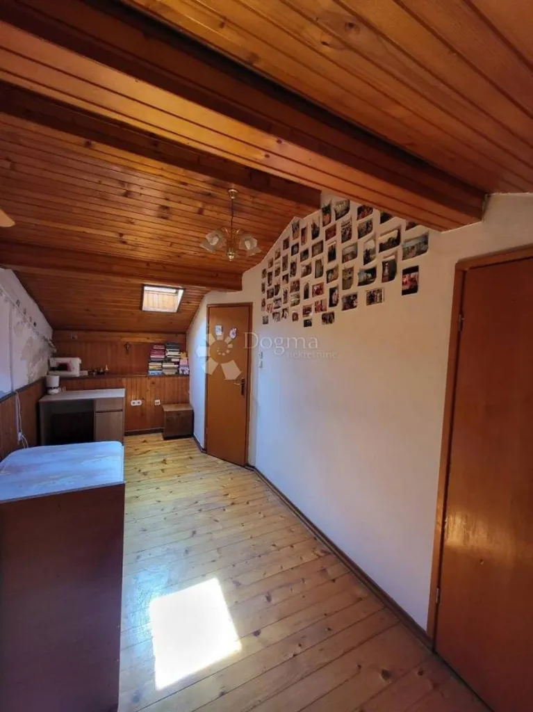 Toad - Two-Storey Apartment with Terrace in Nin