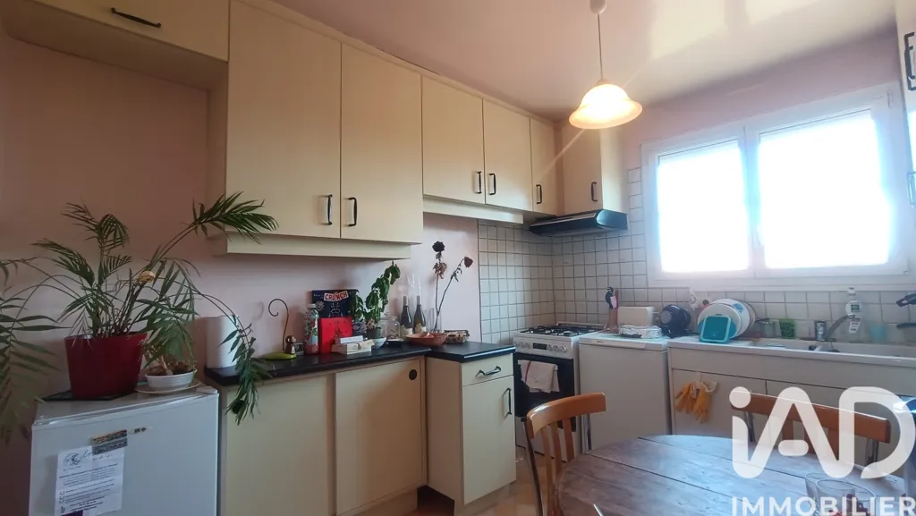 Köök - 4-Bed Apartment with Garage in Auxerre