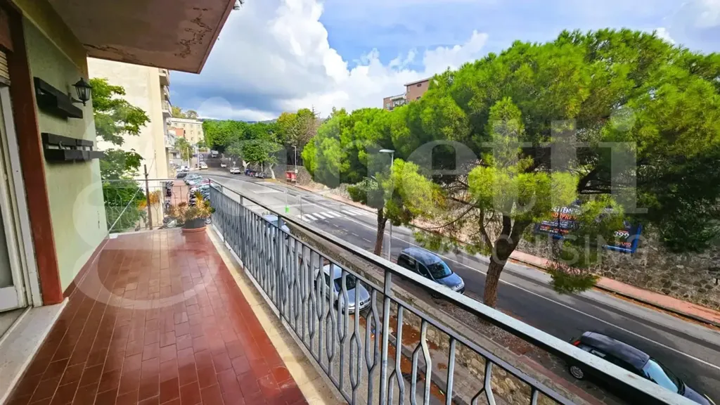Balcon - Spacious Apartment with Balcony in Messina