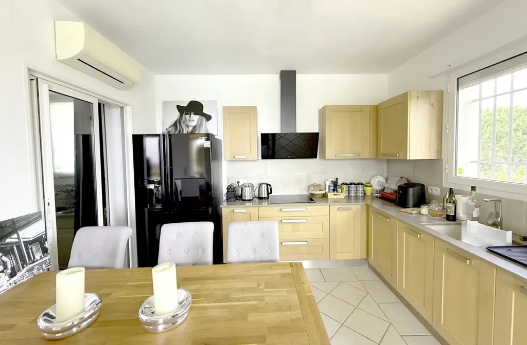 Cuisine - Villa Contemporaine avec Piscine Vue Mer