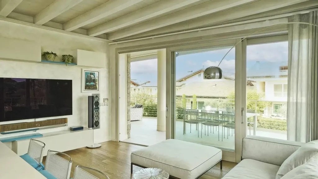 Elutuba - Lakefront Penthouse in Sirmione