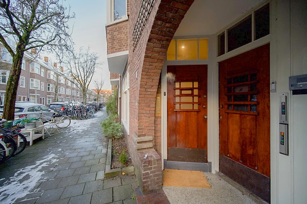 Esik - Modernised Ground Floor Flat with Garden in Amsterdam-Zuid
