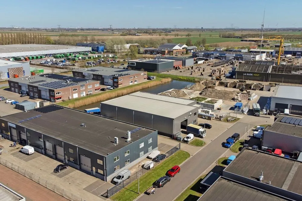 Õhuvaade - Commercial Unit with Secure Outdoor Space in Strijen