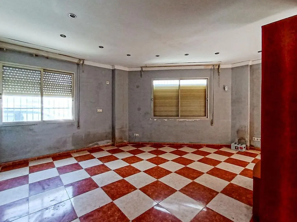 Toad - Ground Floor Flat for Renovation in Almoines