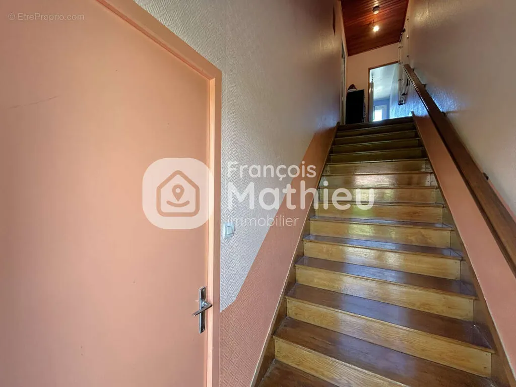 Pièces - Ensemble Immobilier avec Garages à Villars-les-Dombes