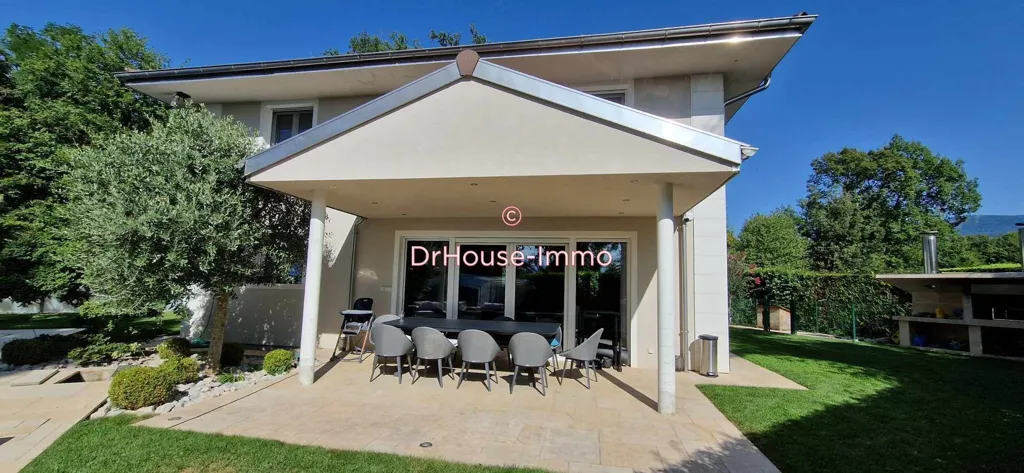 Terrasse - Villa avec Piscine et Jardin à Veigy-Foncenex