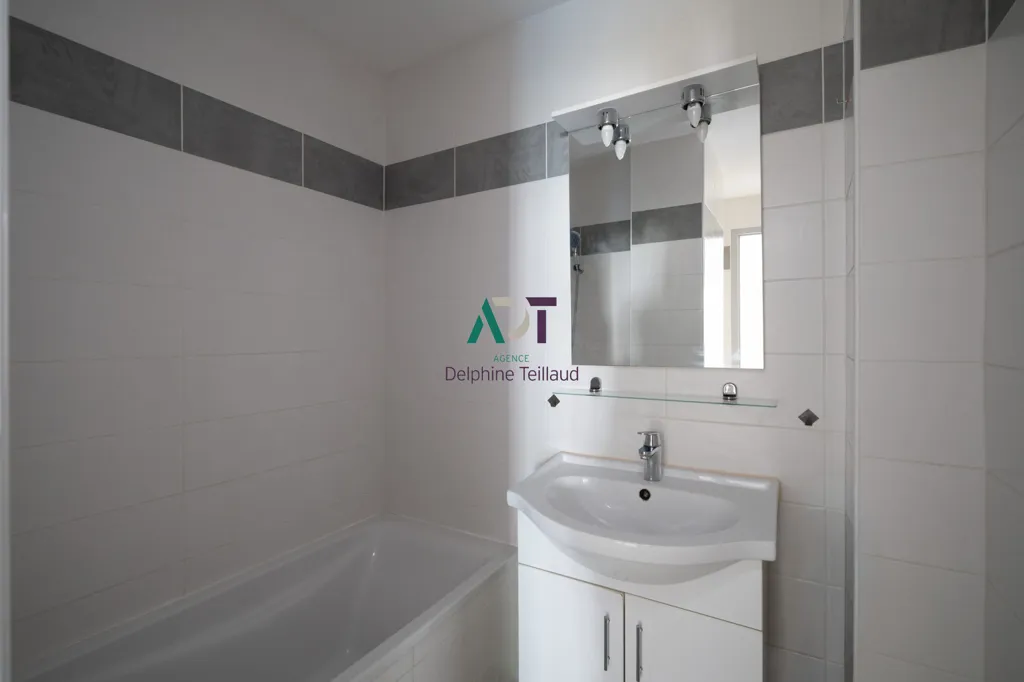 Salles de bain - Appartement T2 avec Parking à Fontaine