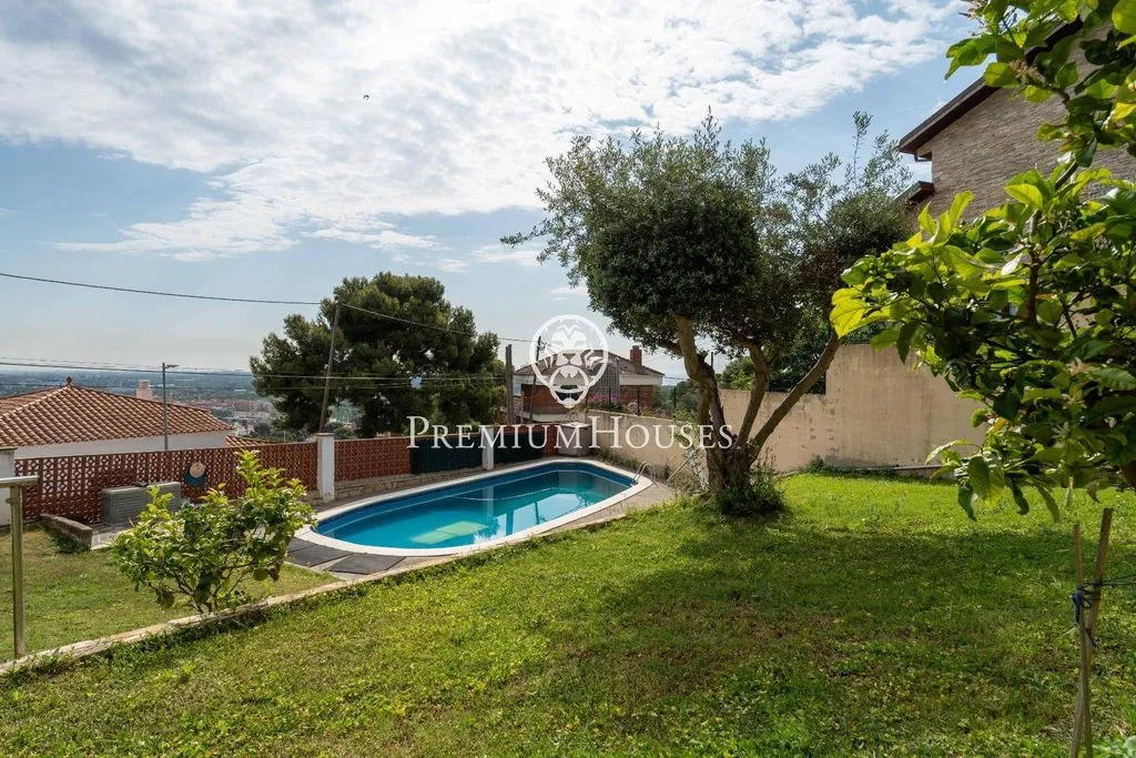 Piscina - Luxury House with Pool in Castelldefels