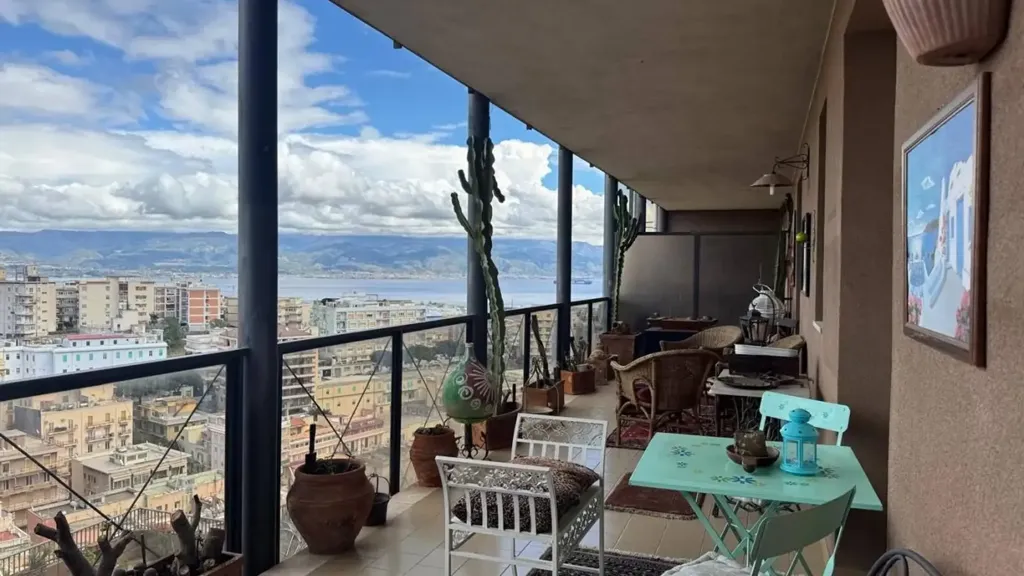 Balcone - Multi-Level Apartment with Terrace in Messina