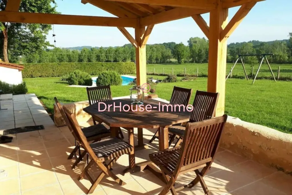 Terrasse - Maison en Pierre avec Piscine à Verteillac